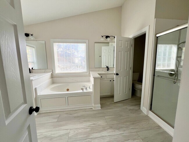 Building Photo - Four bedroom, 3.5 bath house in Elon!  Mus...