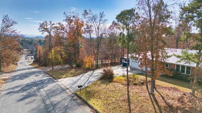 Building Photo - MOVE-IN SPECIAL- $300 OFF FIRST MONTH'S RENT!