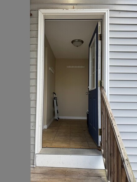 Building Photo - 4 Library St