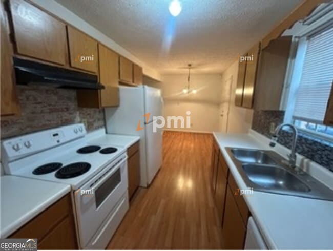 Building Photo - 2720 Sapphire St