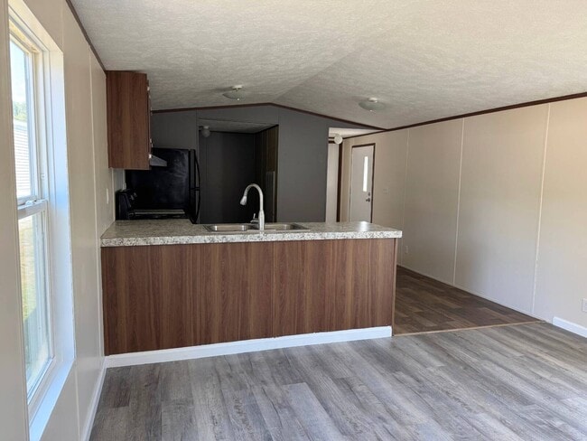 Building Photo - 557 Banjo Way