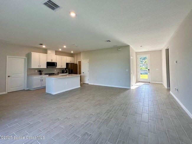 Building Photo - 1326 Seeley Cir NW