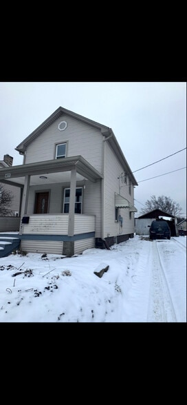 Building Photo - 477 E Martin St