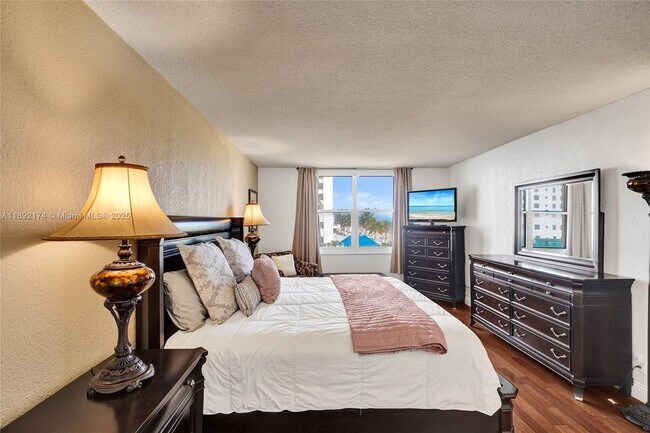 Building Photo - 2501 S Ocean Dr