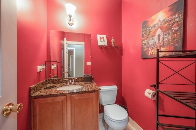 Building Photo - 1104 E 46th St