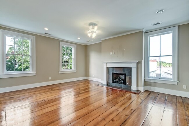 Primary Photo - 109 E Oglethorpe Ave