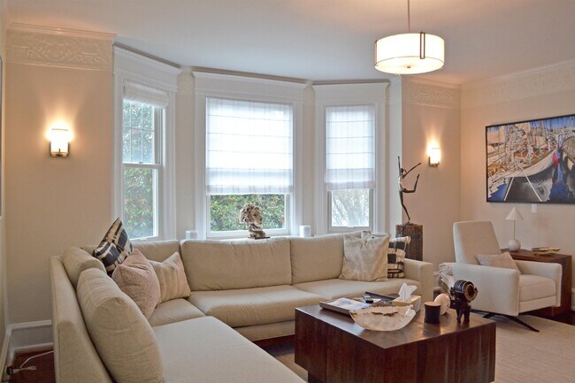 Building Photo - 16 S Somerset Ave