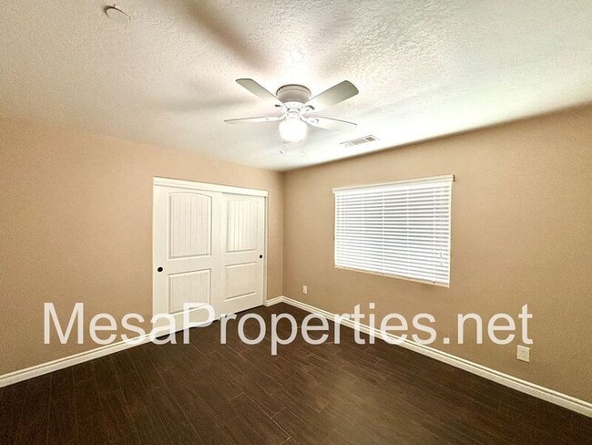 Building Photo - 11155 Phelan Rd