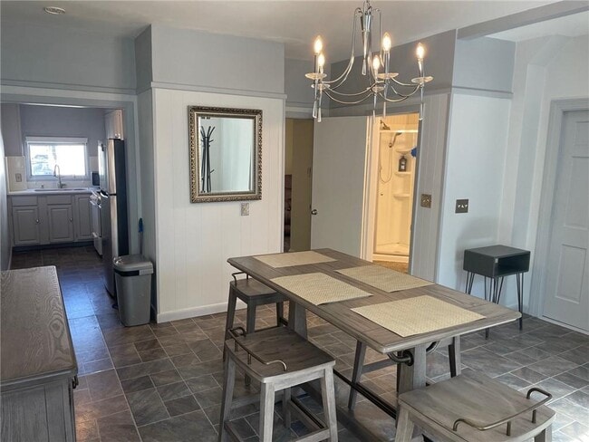 Building Photo - 11 Isabella Ave