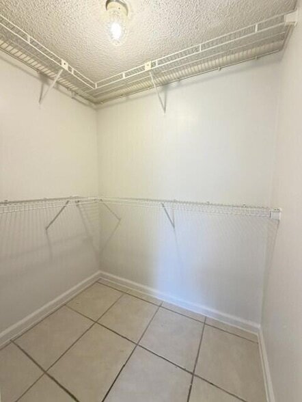 Building Photo - 3050 Norwood Pl