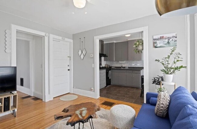 Building Photo - 272 Linden St