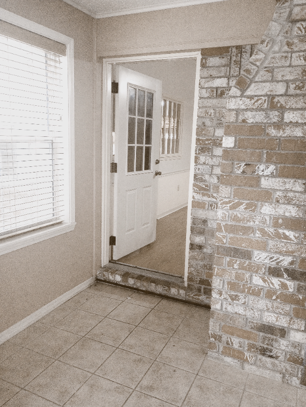 Building Photo - 103 Live Oak Dr