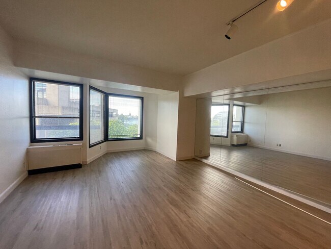 Building Photo - Newly Renovated Spacious 1BD/1 BA Property Available for Rent!!!