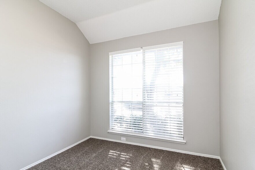 Building Photo - 2338 Liles Ln