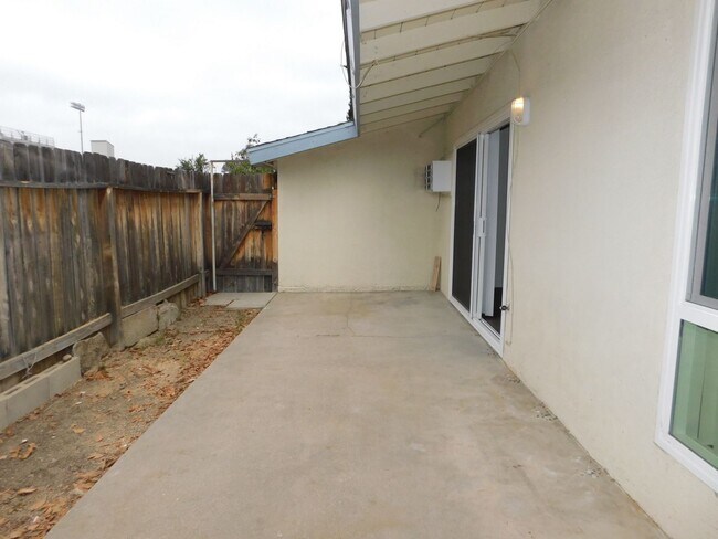 Building Photo - 201-205 Turf Dr.
