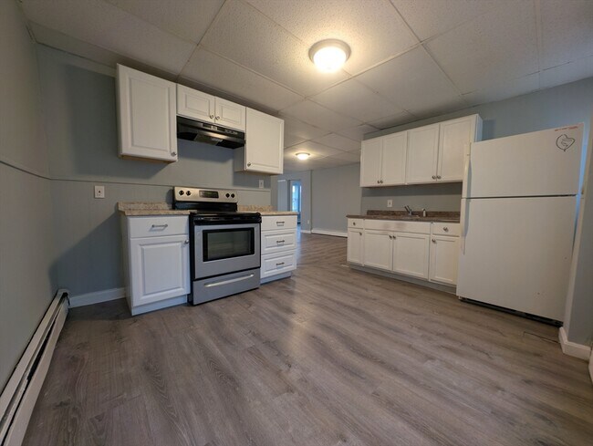 Building Photo - 441 Riverside Dr