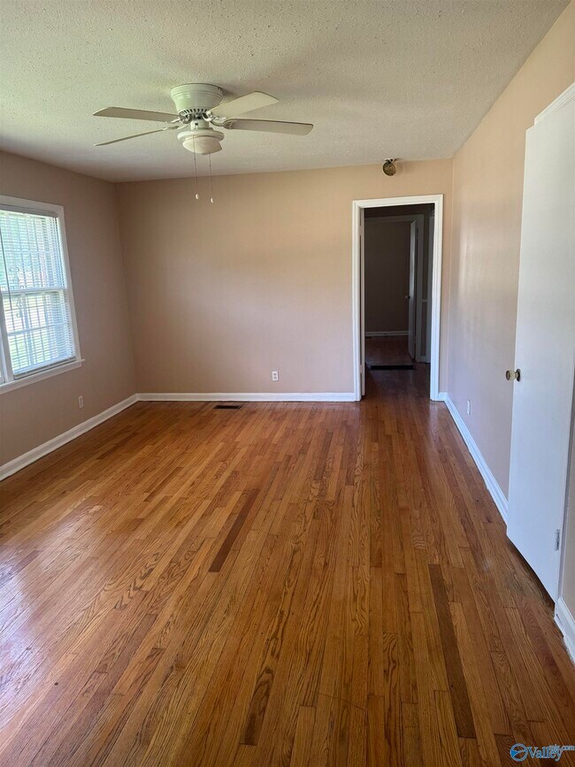 Building Photo - 3301 Greenhill Dr NW