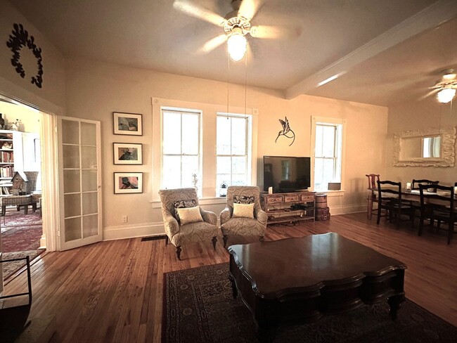 Building Photo - Vintage Home, furnished and upgraded: Occi...