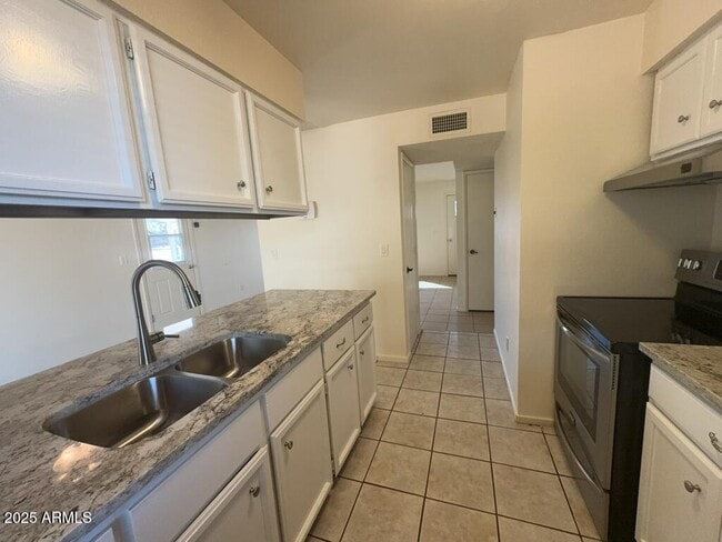 Building Photo - 5030 E Evergreen Dr