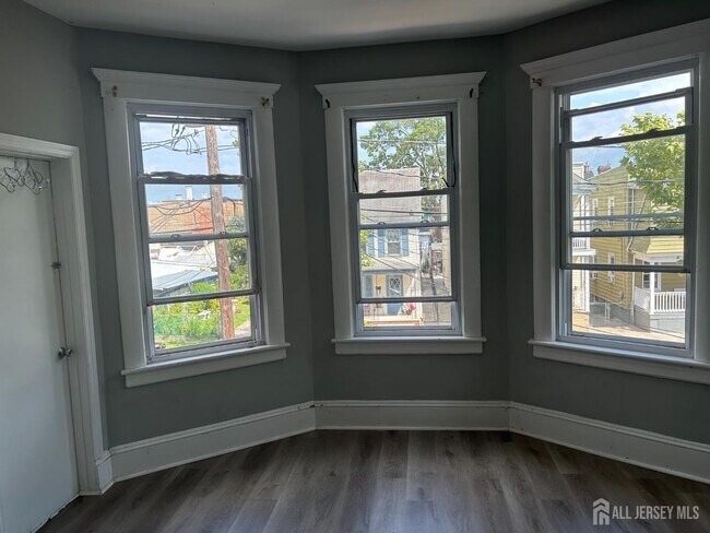 Primary Photo - 275 Prospect St