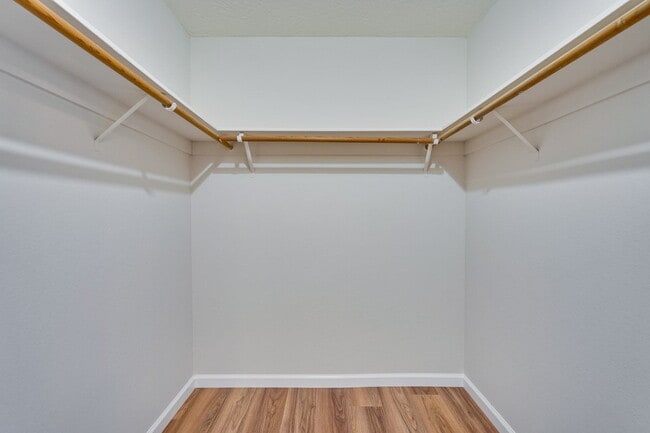 Building Photo - Newly Remodeled 3BR, 2BA, 1,117sf Duplex w...