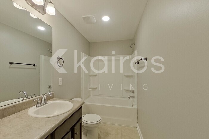 Building Photo - 855 Maple Trce
