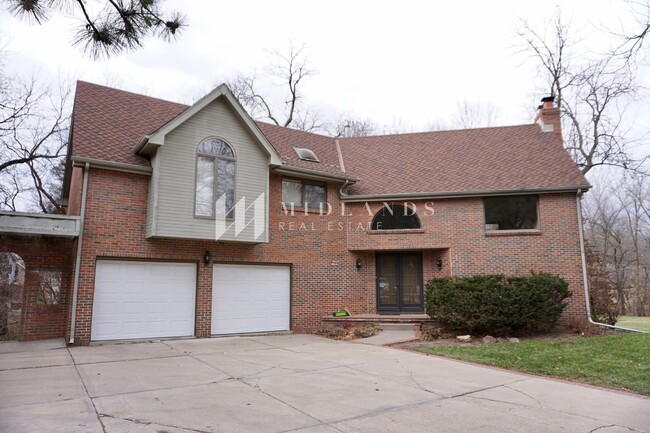 Primary Photo - Stunning Rockbrook Townhome