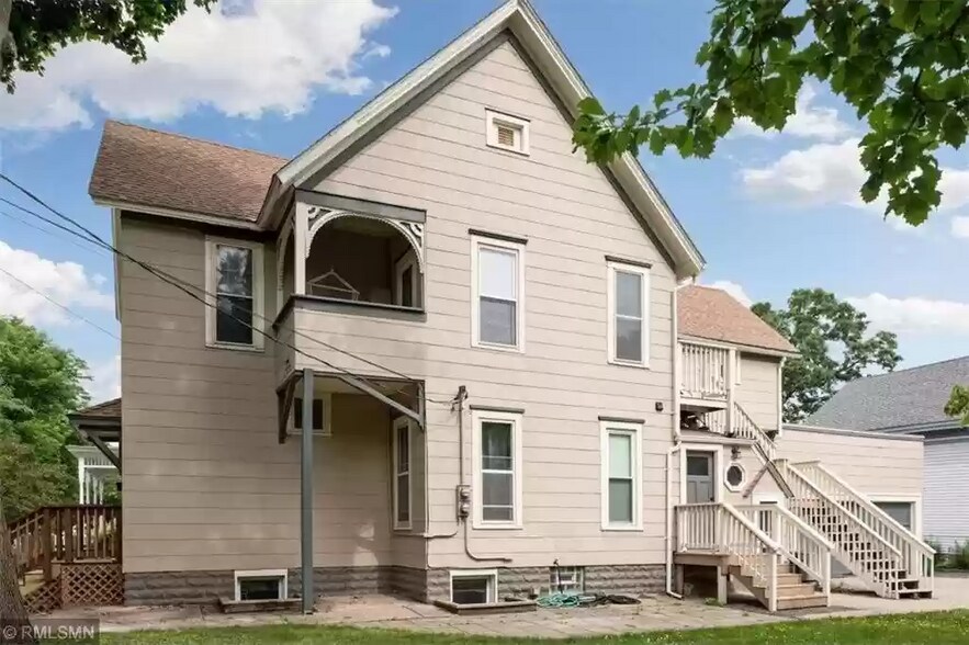 Building Photo - 327 5th St SE