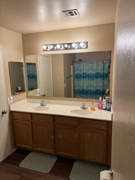 Building Photo - 17237 W Ashley Dr