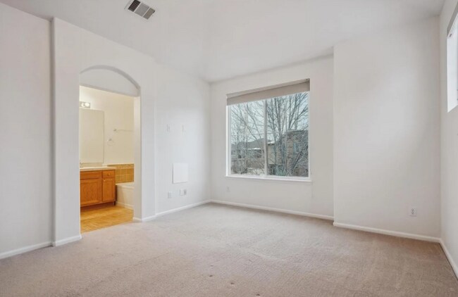 Building Photo - Wonderful 2-Bed Townhouse with Scenic Views & Hardwood Elegance in Westminster – 1468 Sq Ft of Co...