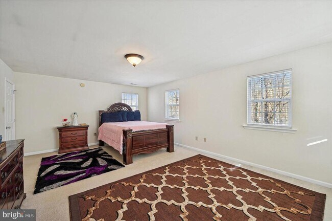 Building Photo - 32 Victory Way