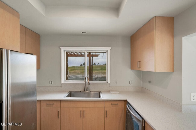 Building Photo - 1005 Singing Hills Dr
