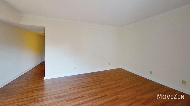 Building Photo - 2841 Tully Square