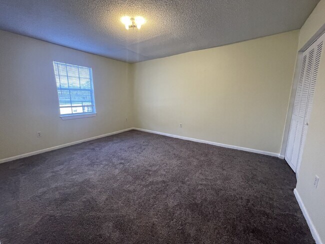 Building Photo - Apartment For Rent
