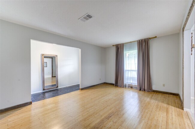 Building Photo - 16019 Fathom Ln