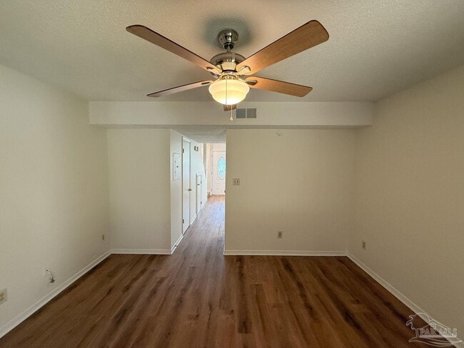 Building Photo - 424 E Burgess Rd