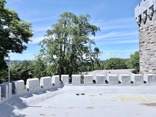 Building Photo - 155 Beacon Hill Dr