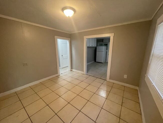 Building Photo - Charming 3bed/1bath Home in St Pete! Avail...