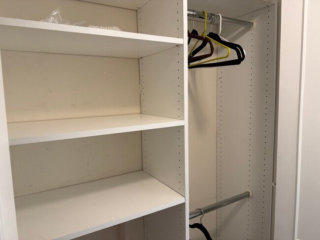 Building Photo - 2600 N Hampden Ct