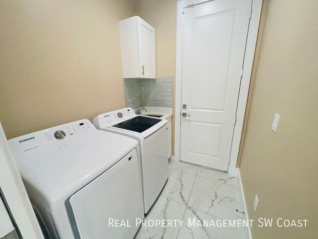 Building Photo - 4267 4th Ave SE