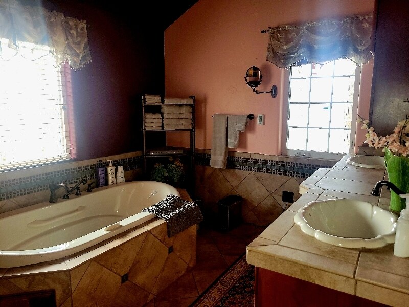 Building Photo - 135 Hideaway Dr