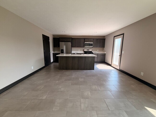 Building Photo - Spacious 4 Bedroom, 2.5 Bath in Caledonia!