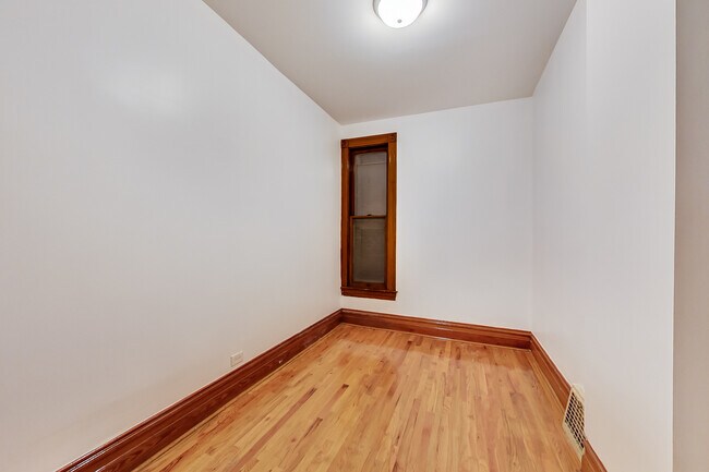 Building Photo - 1138 W Addison St