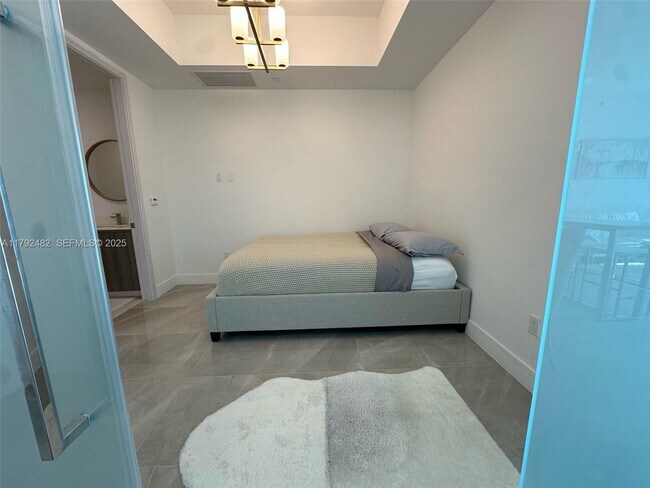 Building Photo - 17550 Collins Ave