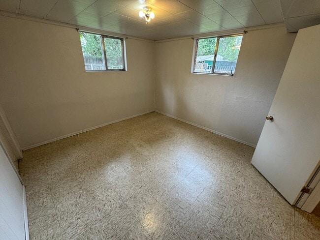 Building Photo - Spacious 3-Bed, 2-Bath Home with Included ...