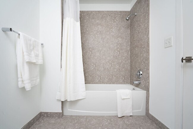 Building Photo - 629 Jefferson St