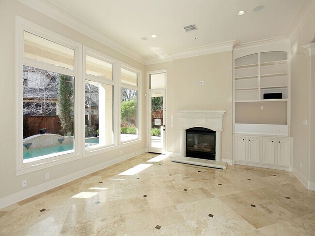 Building Photo - 15 Serenade Pines Pl