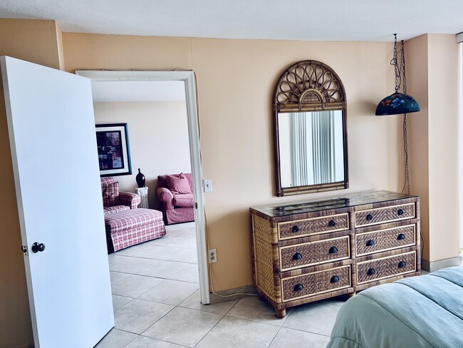 Building Photo - 5600 N Flagler Dr