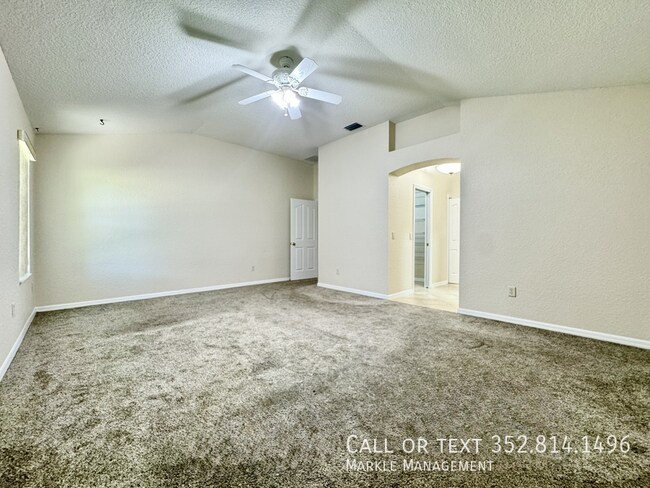 Building Photo - 487 Thistledown Way