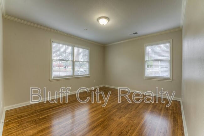 Building Photo - 1363 Colonial Rd